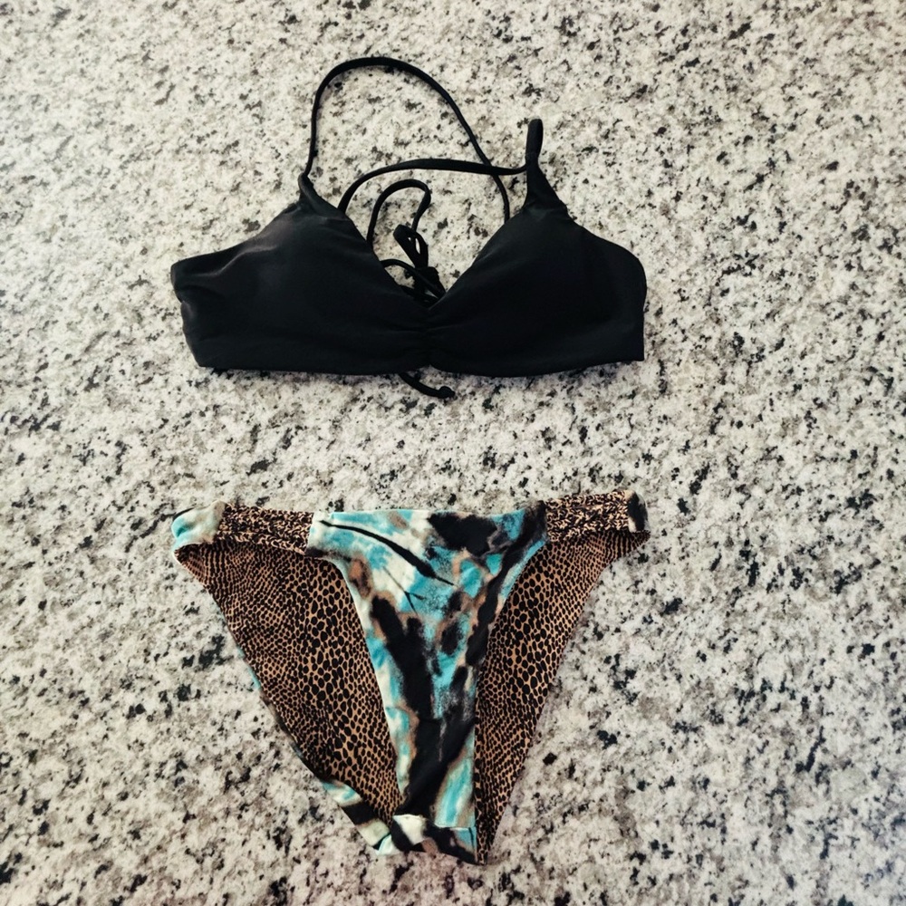 New reversible Volcom bikini bottoms with black top